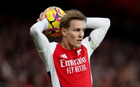 Arsenal lỡ cơ hội bứt tốc (Ngoại hạng Anh： Nên trách ai đây？)